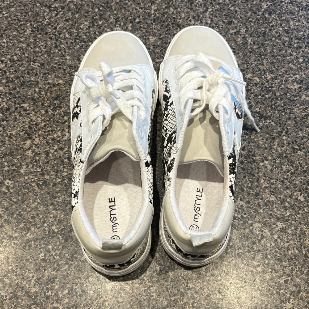 Women's White and Black Snake Patterned Sneakers